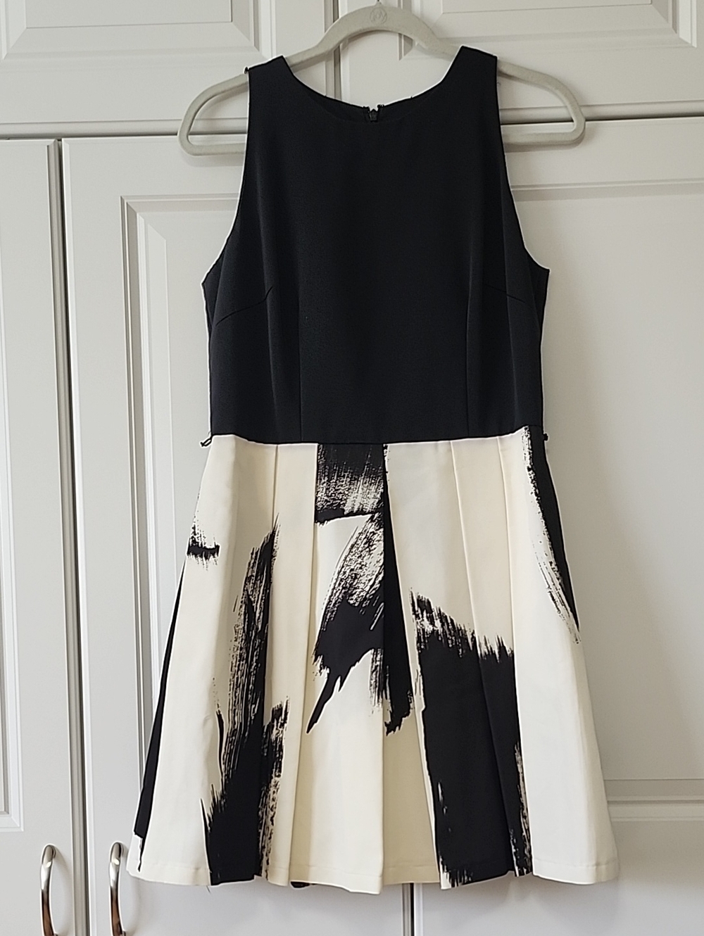 Carmen Marc Valvo Black and White Sleeveless Painted-Print Fit & Flare Dress